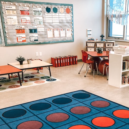 Classroom photo showing ways that I provide choice in my class with flexible seating tables, class jobs board, and Daily 5 board.